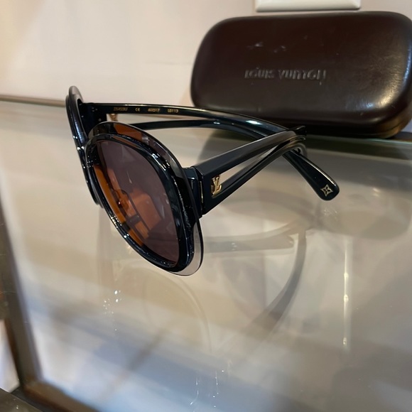 Louis Vuitton sunglasses - Picture 1 of 4